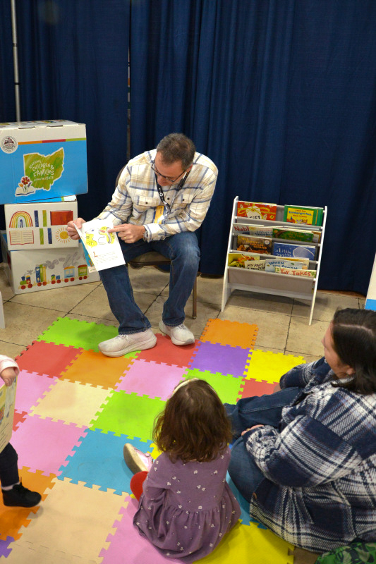 Jason Barie reads to kids at the November 2025 Industrial Strength Bluegrass Festival - photo © Bill Warren