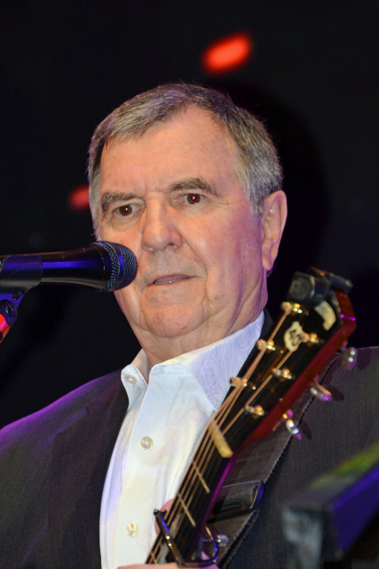 Larry Cordle joins Country Grass at the Bluegrass Christmas in the Smokies pre-show party for 2025 - photo © Bill Warren