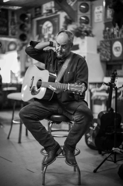 Leigh Gibson backstage at Pickin' in Parsons 2025 - photo © Jeromie Stephens